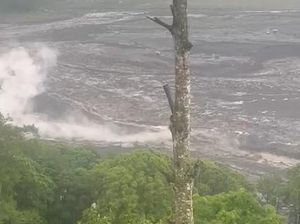 Banjir Lahar Semeru Kembali Terjadi, Aliran Sudah Sampai ke Gladak Perak