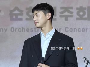 Viral Cha Eun Woo Bareface! Momen Nyanyi di Orchestra Bikin Fans Meleleh