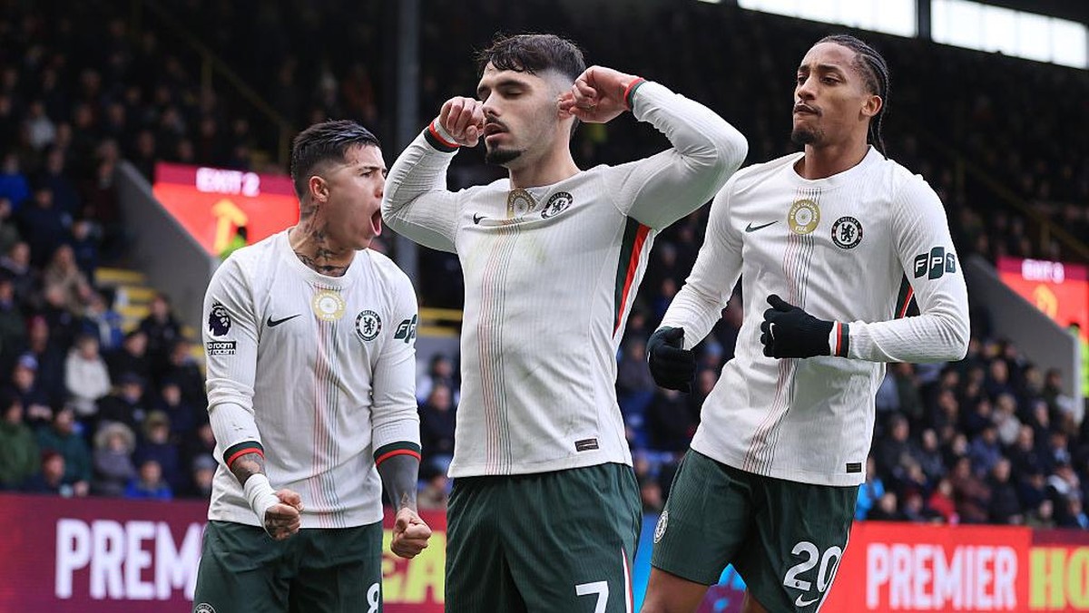 Pedro Neto (tengah) merayakan golnya ke gawang Burnley. Foto: Offside via Getty Images/Simon Stacpoole/Offside