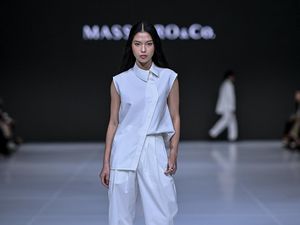 Baju Hitam-Putih Timeless dalam Koleksi 10 Tahun Masshiro&Co. di JFW 2026