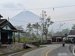 Seismograf Rekam 35 Kali Letusan Gunung Semeru dalam 6 Jam