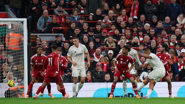 Soccer Football - Premier League - Liverpool v Nottingham Forest - Anfield, Liverpool, Britain - November 22, 2025 Nottingham Forest's Murillo scores their first goal REUTERS/Phil Noble EDITORIAL USE ONLY. NO USE WITH UNAUTHORIZED AUDIO, VIDEO, DATA, FIXTURE LISTS, CLUB/LEAGUE LOGOS OR 'LIVE' SERVICES. ONLINE IN-MATCH USE LIMITED TO 120 IMAGES, NO VIDEO EMULATION. NO USE IN BETTING, GAMES OR SINGLE CLUB/LEAGUE/PLAYER PUBLICATIONS. PLEASE CONTACT YOUR ACCOUNT REPRESENTATIVE FOR FURTHER DETAILS..