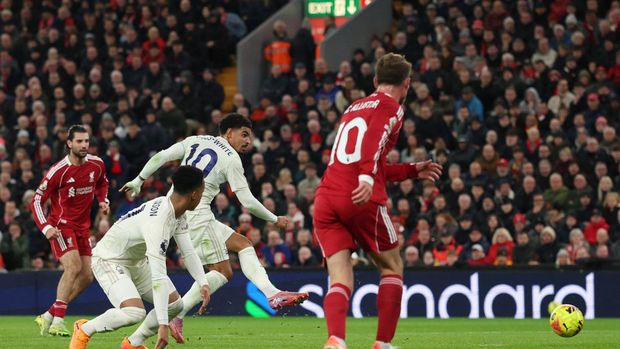 Soccer Football - Premier League - Liverpool v Nottingham Forest - Anfield, Liverpool, Britain - November 22, 2025 Nottingham Forest's Morgan Gibbs-White scores their third goal REUTERS/Phil Noble EDITORIAL USE ONLY. NO USE WITH UNAUTHORIZED AUDIO, VIDEO, DATA, FIXTURE LISTS, CLUB/LEAGUE LOGOS OR 'LIVE' SERVICES. ONLINE IN-MATCH USE LIMITED TO 120 IMAGES, NO VIDEO EMULATION. NO USE IN BETTING, GAMES OR SINGLE CLUB/LEAGUE/PLAYER PUBLICATIONS. PLEASE CONTACT YOUR ACCOUNT REPRESENTATIVE FOR FURTHER DETAILS..