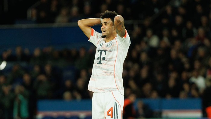Paris, France - November 4: Luis Diaz of Bayern Munchen reacts during the UEFA Champions League 2025/26 League Phase MD4 match between Paris Saint-Germain and FC Bayern München at Parc des Princes on November 4, 2025 in Paris, France. (Photo by Tnani Badreddine/DeFodi Images/DeFodi via Getty Images)