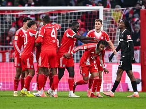 Bayern Vs Freiburg: Michael Olise Gacor, Die Roten Menang 6-2