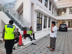 Remaja Nangis di Pagar Masjid Prambanan Klaten, Terungkap Jalan dari Jogja