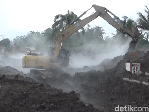6 Alat Berat Dikerahkan Bersihkan Material Erupsi Semeru