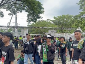 Ribuan Bonek Mulai Padati Stadon GBT Jelang Laga Persebaya Vs Arema FC