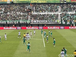 Diwarnai Kartu Merah, Persebaya Vs Arema FC Tuntas 1-1