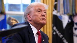 Trump Bilang Iran Ingin Selat Hormuz Dibuka karena Kekurangan Uang