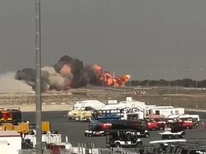 Video: Detik-detik Jet Tempur India Jatuh saat Atraksi di Dubai