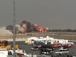 Video: Detik-detik Jet Tempur India Jatuh saat Atraksi di Dubai