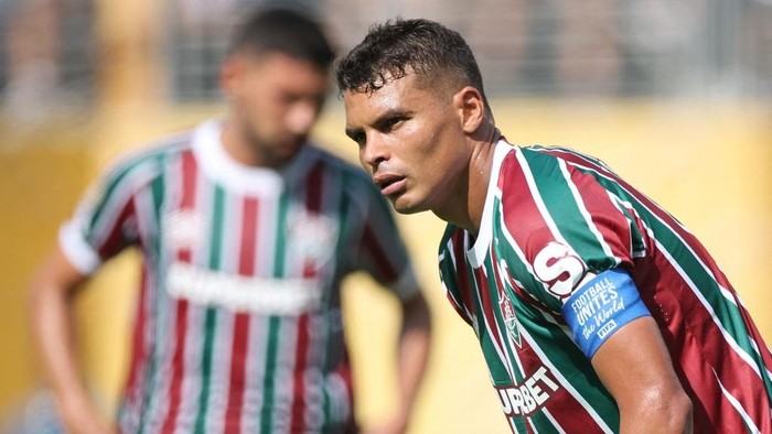 EAST RUTHERFORD, NEW JERSEY - JULY 08: Thiago Silva #3 of Fluminense FC looks on during the FIFA Club World Cup 2025 semi-final match between Fluminense FC and Chelsea FC at MetLife Stadium on July 08, 2025 in East Rutherford, New Jersey.   Alex Grimm/Getty Images/AFP (Photo by ALEX GRIMM / GETTY IMAGES NORTH AMERICA / Getty Images via AFP)