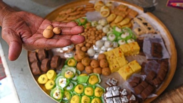 Toko Legendaris Berusia 200 Tahun Ini Jual Manisan Harga Rp 180 Perak Saja!