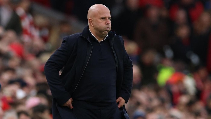 Soccer Football - Premier League - Liverpool v Nottingham Forest - Anfield, Liverpool, Britain - November 22, 2025 Liverpool manager Arne Slot REUTERS/Phil Noble EDITORIAL USE ONLY. NO USE WITH UNAUTHORIZED AUDIO, VIDEO, DATA, FIXTURE LISTS, CLUB/LEAGUE LOGOS OR LIVE SERVICES. ONLINE IN-MATCH USE LIMITED TO 120 IMAGES, NO VIDEO EMULATION. NO USE IN BETTING, GAMES OR SINGLE CLUB/LEAGUE/PLAYER PUBLICATIONS. PLEASE CONTACT YOUR ACCOUNT REPRESENTATIVE FOR FURTHER DETAILS..