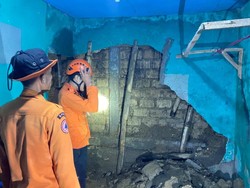 Hujan Deras Bikin Banjir di Cigombong Bogor, Dinding Rumah Warga Jebol