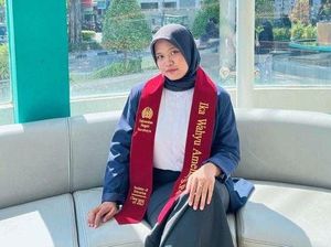 Kisah Inspiratif Ika, Anak Buruh Pabrik yang Jadi Lulusan Terbaik Unesa