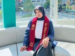 Kisah Inspiratif Ika, Anak Buruh Pabrik yang Jadi Lulusan Terbaik Unesa