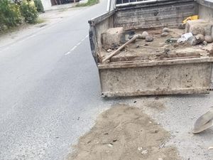 Pemkot Medan Tutup Lubang Besar di Jalan Karya Bakti