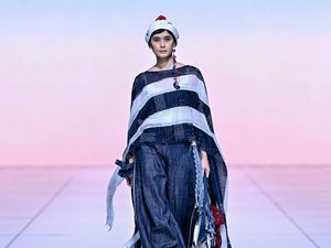 Foto: Koleksi Slow Fashion Bertema Laut dari Sejauh Mata Memandang di JFW 2026