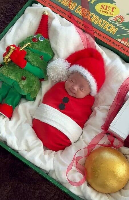 Konsep newborn photoshoot bayi Lee Si Young