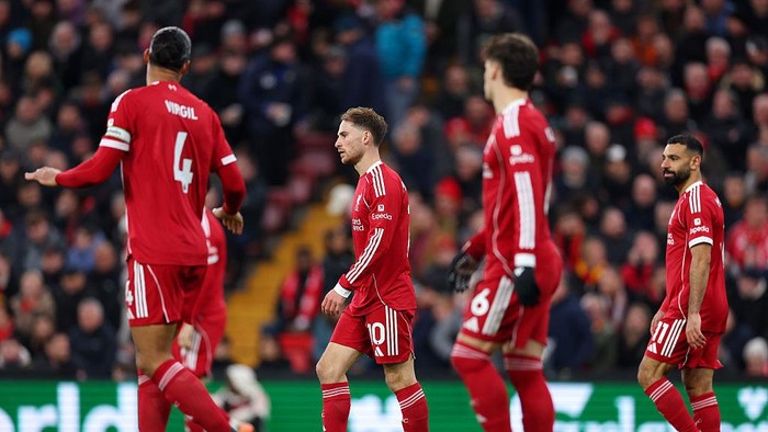 LIVERPOOL, ENGLAND - NOVEMBER 22: Alexis Mac Allister of Liverpool looks dejected after Nicolo Savona of Nottingham Forest (not pictured) scores his teams second goal during the Premier League match between Liverpool and Nottingham Forest at Anfield on November 22, 2025 in Liverpool, England. (Photo by Molly Darlington/Getty Images)