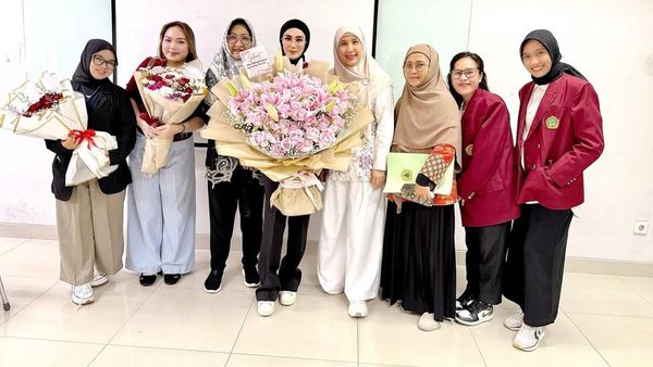 Mulan Jameela Lulus Sempro Tesis S2, Ahmad Dhani Kasih Kejutan