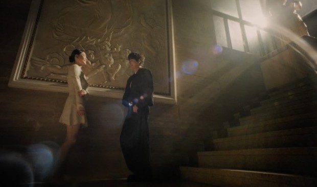 Potret Kyuhyun dalam video klip 'Like Our First Snow'/ Foto: instagram.com/skyhaneulyun Kyuhyun menyuguhkan keindahan dalam comeback terbarunya dengan album 'The Classic'. Selain merilis lagu utama yang menyentuh hati, Kyuhyun juga menampilkan akting memesona di video klip 'Like Our First Snow'.