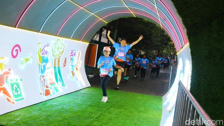 Senam zumba dan seremoni penutupan turut menambah kemeriahan rangkaian acara hari itu.