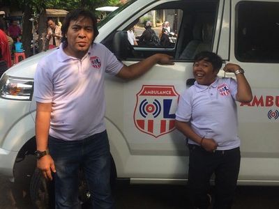 Adul Nangis Berkali-kali di Luar Negeri hingga Dibawa Polisi Gegara Komeng