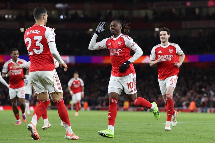 LONDON, ENGLAND - NOVEMBER 23: Eberechi Eze of Arsenal celebrates after scoring the third goal for his team during the Premier League match between Arsenal and Tottenham Hotspur at Emirates Stadium on November 23, 2025 in London, England. (Photo by Charlotte Wilson/Offside/Offside via Getty Images)