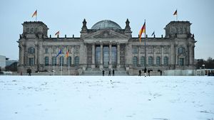 Berlin Diselimuti Salju, Warga Nikmati Suasana Musim Dingin