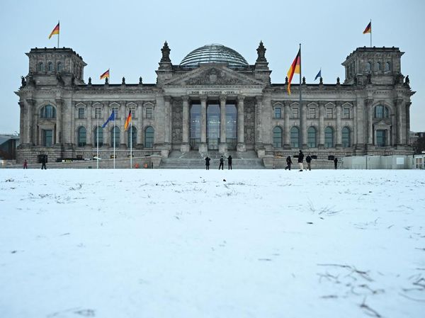 Berlin Diselimuti Salju, Warga Nikmati Suasana Musim Dingin