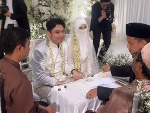 8 Foto Pernikahan YouTuber Fiki Naki & Tinandrose, Serba Putih