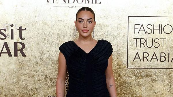 Foto: Gaya Georgina Rodriguez Hingga Lindsay Lohan di Fashion Thrust Arabia
