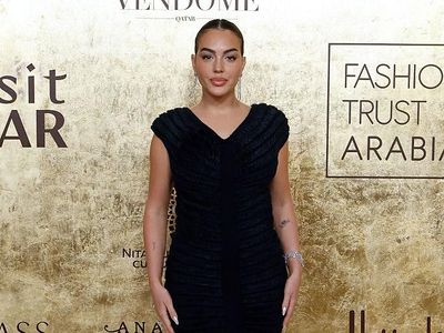 Foto: Gaya Georgina Rodriguez Hingga Lindsay Lohan di Fashion Thrust Arabia