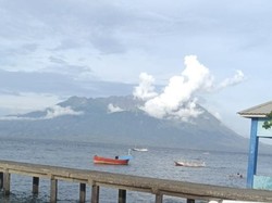Aktivitas Gunung Sangeang Api Menurun Seusai Muncul Asap-Lava Pijar