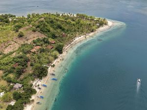 Wisata NTB Meroket, Kunjungan Hampir 2 Juta Pengunjung di 2025