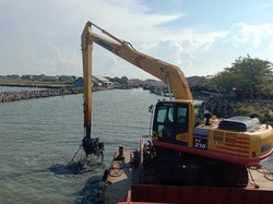 Hanya Punya Satu Kapal Keruk, Indramayu Tetap Genjot Penanganan Muara