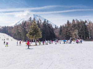 Ketegangan Jepang-China Ancam Wisata Musim Dingin di Hokkaido