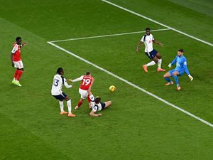 Babak I: Arsenal Ungguli Tottenham 2-0