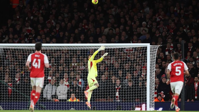 LONDON, ENGLAND - NOVEMBER 23: David Raya of Arsenal watches on as Richarlison (not pictured) of Tottenham Hotspur scores his team's first goal during the Premier League match between Arsenal and Tottenham Hotspur at Emirates Stadium on November 23, 2025 in London, England. (Photo by Julian Finney/Getty Images)