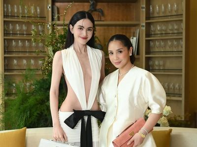 Pose Nagita Slavina Foto Bareng Bintang Thailand Davika Hoorne