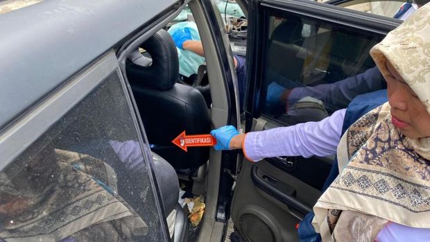 Potret mobil kurir ekstasi ringsek usai kecelakaan di Tol Lampung, Kamis (20/11/2025).