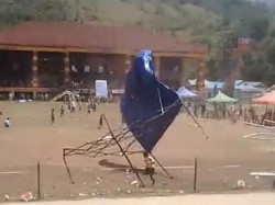 Heboh Bocah Nyaris Dihantam Tenda Terbang Saat Puting Beliung di Enrekang