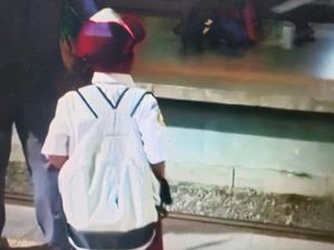 Cerita Terkini Bocah SD Viral Naik KRL, Sekarang Nginap di Rumah Bestie