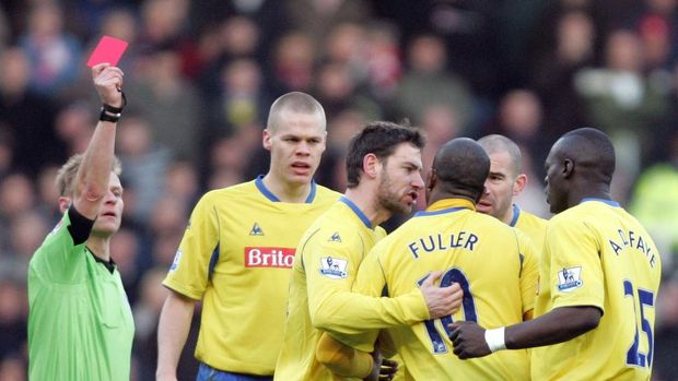 LONDON - DECEMBER 28:  Rory Delap of Stoke tries to calm down Ricardo Fuller as he is sent off after his confrontation with Andy Griffin during the Barclays Premier League match between West Ham United and Stoke City at Upton Park on December 28, 2008 in London, England.  (Photo by Christopher Lee/Getty Images)