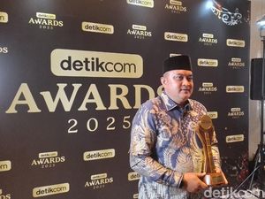 Berperan Besar buat Perkembangan Pariwisata-Ekonomi, Bupati Bogor Raih detikcom Award