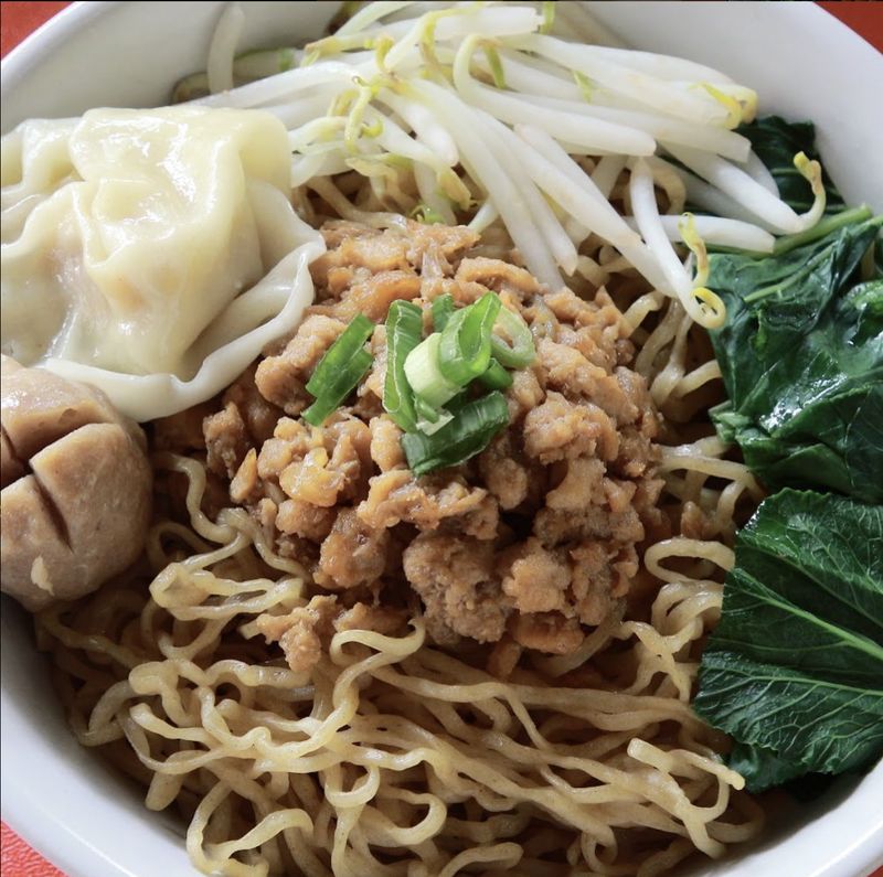 Catat! Ini 5 Tempat Makan Siang Enak di Pondok Kelapa, Menunya Bebek hingga Bakmi