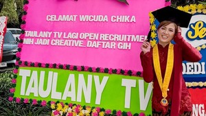 Chika Jessica Wisuda S1, Andre Taulany Langsung Kasih Info Loker